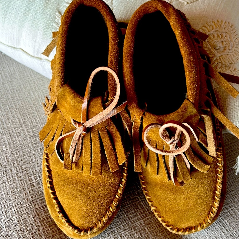 Worn once size 5 women’s moccasins brand: LAMO